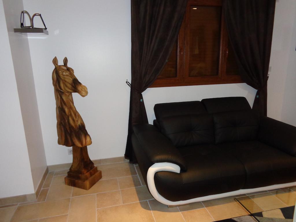 Domaine De La Garde Bed & Breakfast Vonnas Phòng bức ảnh
