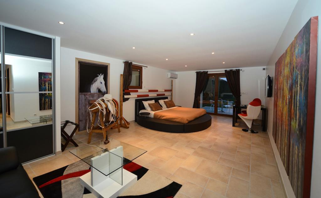 Domaine De La Garde Bed & Breakfast Vonnas Phòng bức ảnh