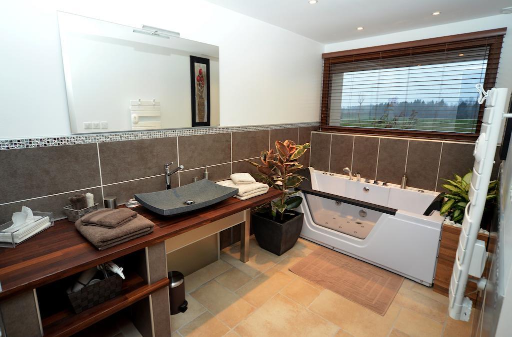 Domaine De La Garde Bed & Breakfast Vonnas Phòng bức ảnh